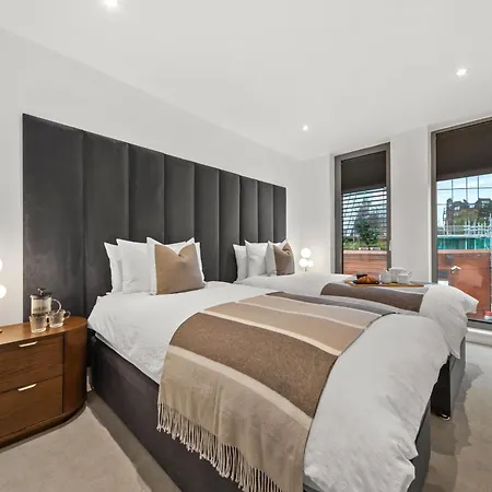 Atlas House Eight Apartman